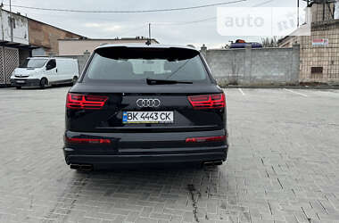 Внедорожник / Кроссовер Audi SQ7 2017 в Ровно