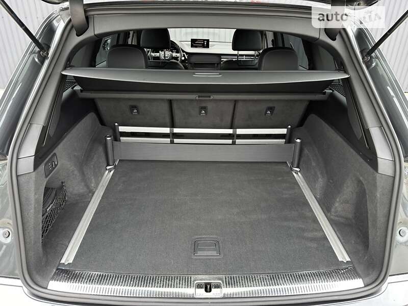 Позашляховик / Кросовер Audi SQ7 2017 в Мукачевому