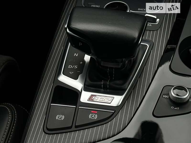 Позашляховик / Кросовер Audi SQ7 2017 в Мукачевому