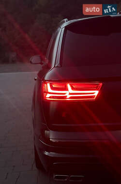 Внедорожник / Кроссовер Audi SQ7 2017 в 
