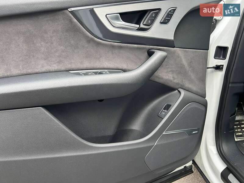 Внедорожник / Кроссовер Audi SQ7 2017 в Киеве