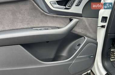 Внедорожник / Кроссовер Audi SQ7 2017 в 