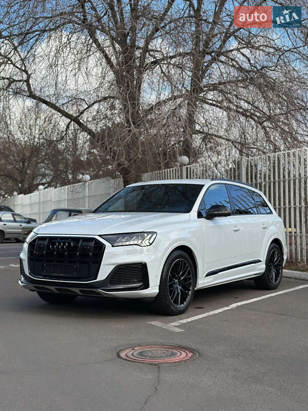 Внедорожник / Кроссовер Audi SQ7 2021 в 