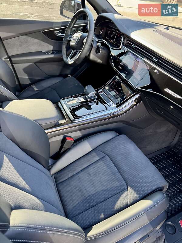 Внедорожник / Кроссовер Audi SQ7 2024 в Днепре