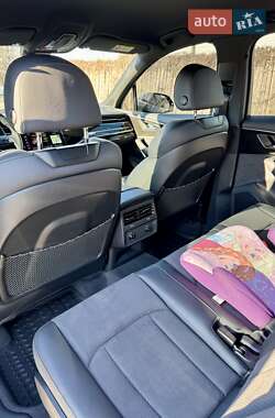 Внедорожник / Кроссовер Audi SQ7 2024 в 