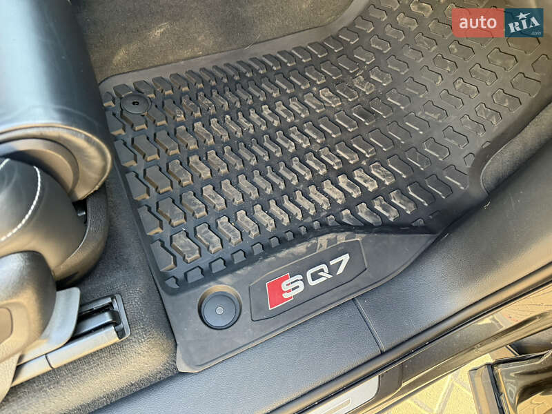 Позашляховик / Кросовер Audi SQ7 2018 в 