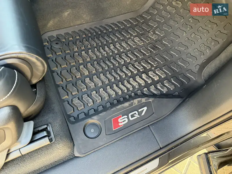 Позашляховик / Кросовер Audi SQ7 2018 в 