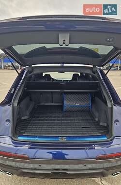 Внедорожник / Кроссовер Audi SQ7 2021 в 