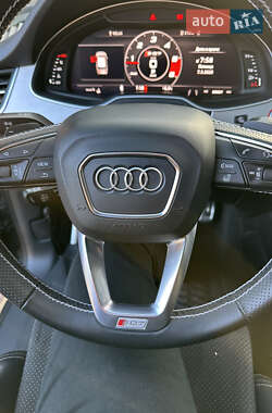 Внедорожник / Кроссовер Audi SQ7 2016 в 