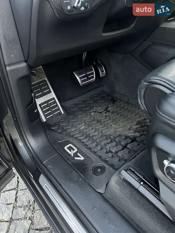 Внедорожник / Кроссовер Audi SQ7 2019 в Берегово