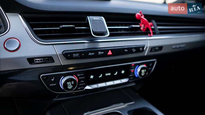 Внедорожник / Кроссовер Audi SQ7 2017 в Львове