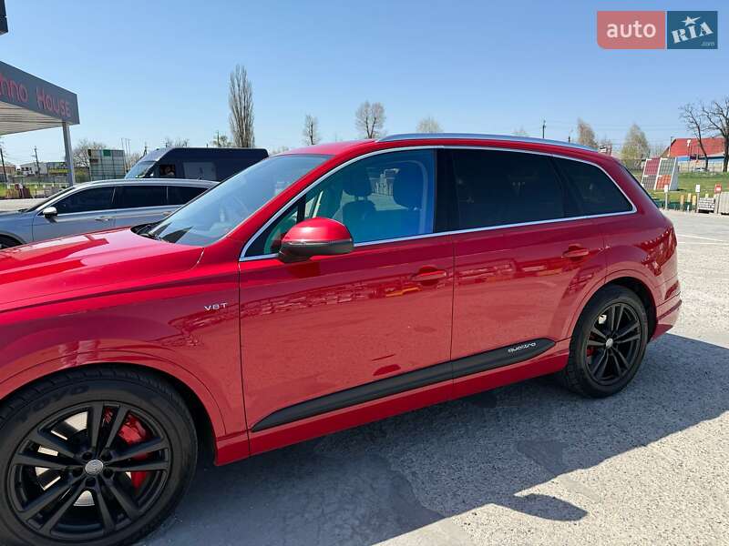 Позашляховик / Кросовер Audi SQ7 2017 в Первомайську