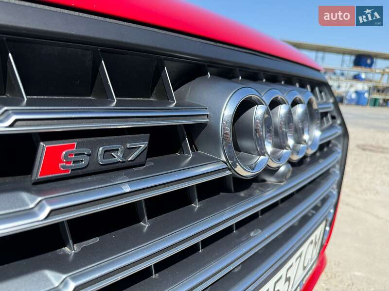 Позашляховик / Кросовер Audi SQ7 2017 в Первомайську