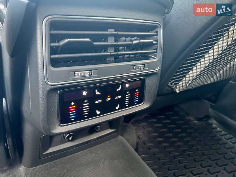 Внедорожник / Кроссовер Audi SQ7 2019 в Луцке