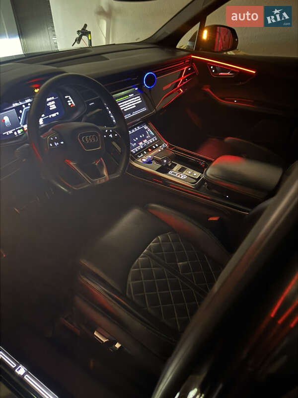Внедорожник / Кроссовер Audi SQ7 2019 в Луцке