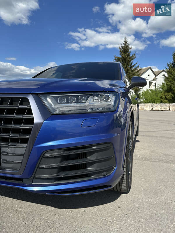 Внедорожник / Кроссовер Audi SQ7 2017 в Ровно