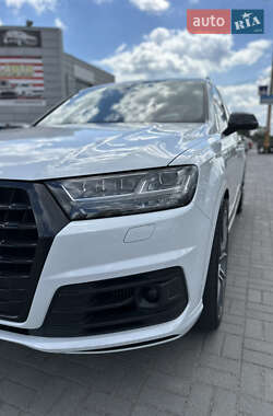 Внедорожник / Кроссовер Audi SQ7 2017 в Ужгороде