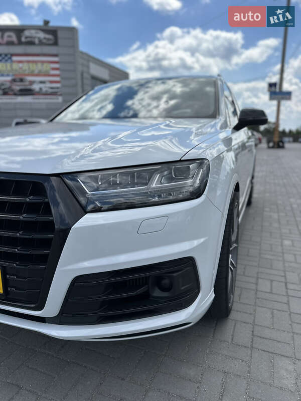 Внедорожник / Кроссовер Audi SQ7 2017 в Ужгороде