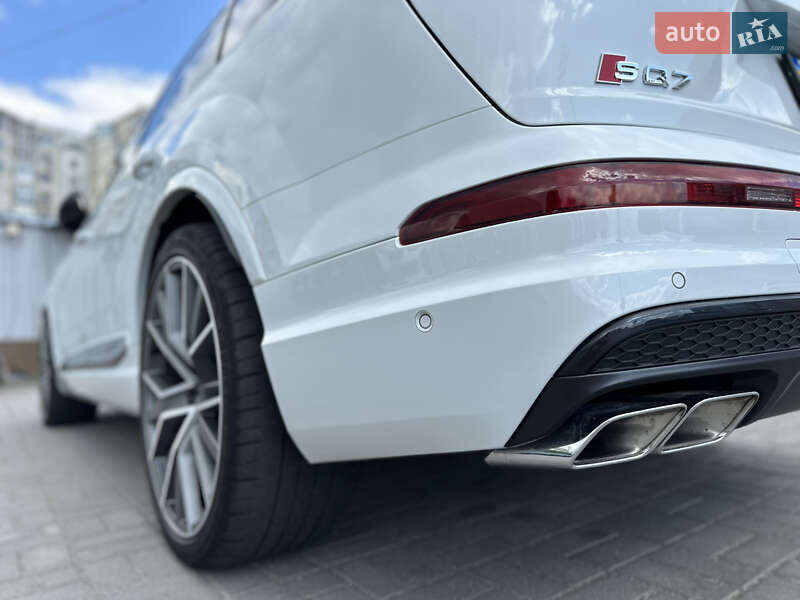 Внедорожник / Кроссовер Audi SQ7 2017 в Ужгороде