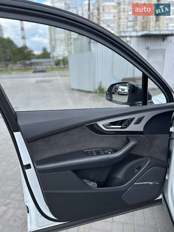 Внедорожник / Кроссовер Audi SQ7 2017 в Ужгороде