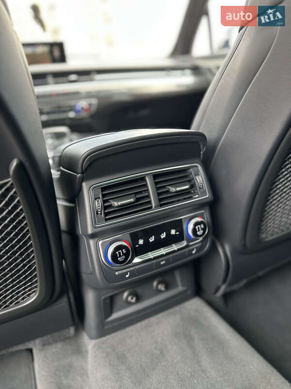 Внедорожник / Кроссовер Audi SQ7 2017 в Ужгороде