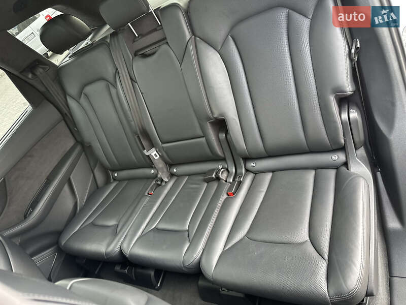 Внедорожник / Кроссовер Audi SQ7 2017 в Ужгороде