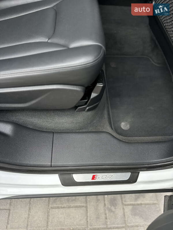 Внедорожник / Кроссовер Audi SQ7 2017 в Ужгороде