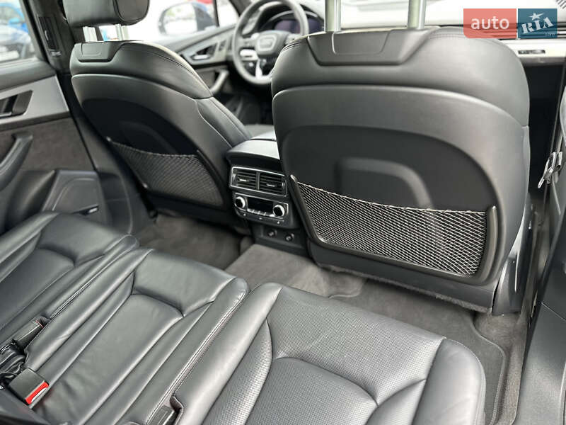 Внедорожник / Кроссовер Audi SQ7 2017 в Ужгороде