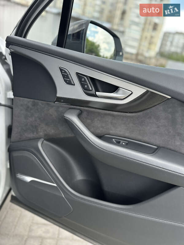 Внедорожник / Кроссовер Audi SQ7 2017 в Ужгороде