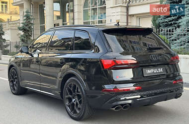 Внедорожник / Кроссовер Audi SQ7 2024 в 