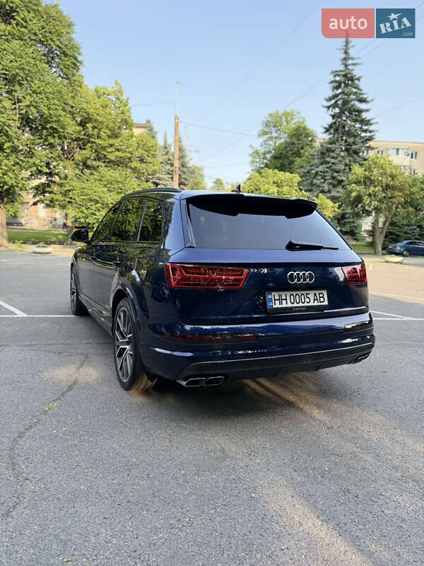 Позашляховик / Кросовер Audi SQ7 2018 в Дніпрі