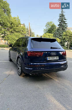 Внедорожник / Кроссовер Audi SQ7 2018 в 