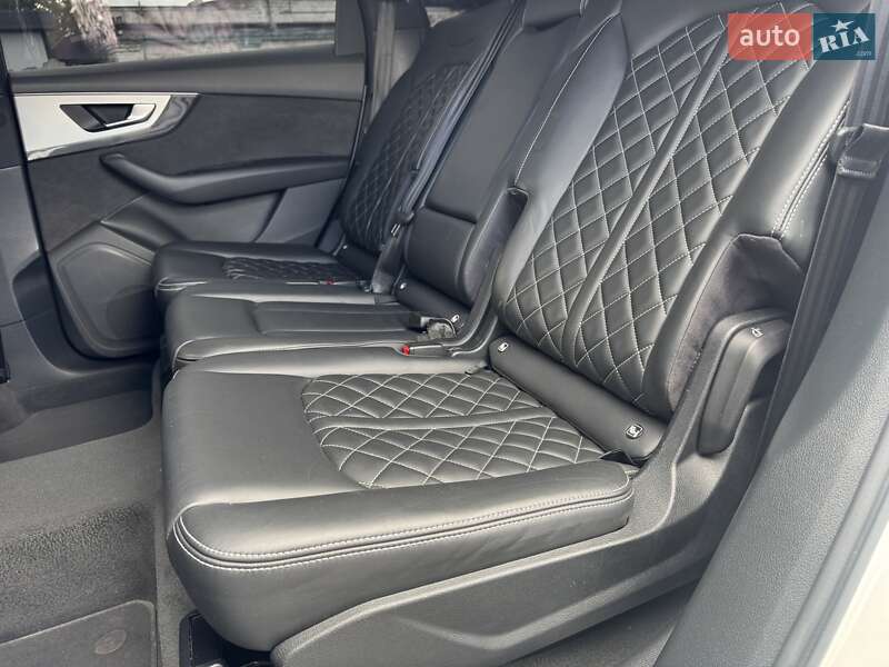 Внедорожник / Кроссовер Audi SQ7 2017 в Тернополе