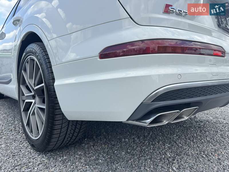 Внедорожник / Кроссовер Audi SQ7 2017 в Тернополе