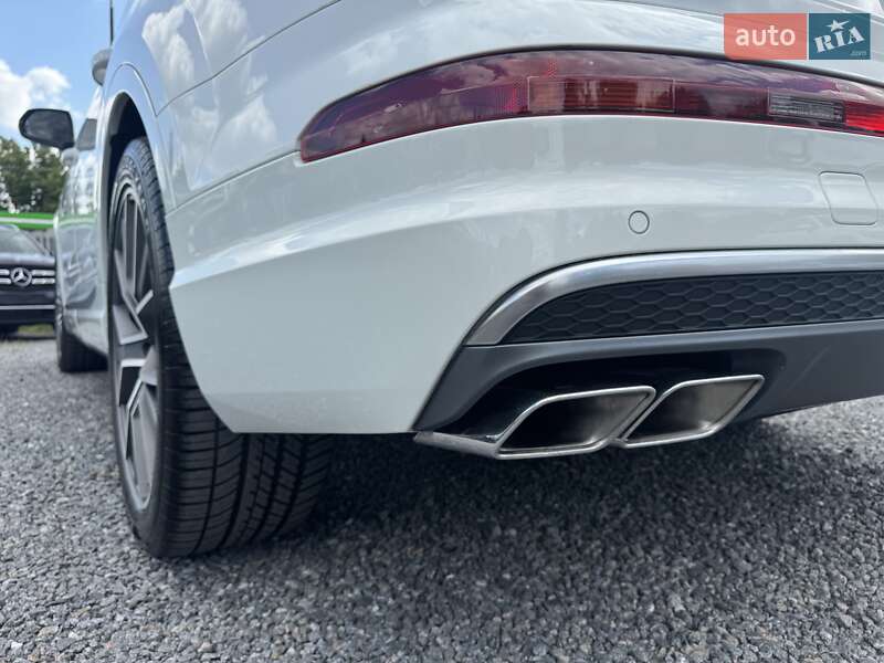 Внедорожник / Кроссовер Audi SQ7 2017 в Тернополе