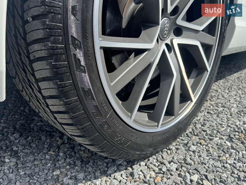 Внедорожник / Кроссовер Audi SQ7 2017 в Тернополе