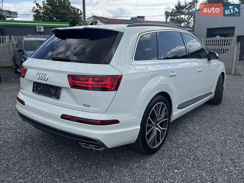 Внедорожник / Кроссовер Audi SQ7 2017 в Тернополе
