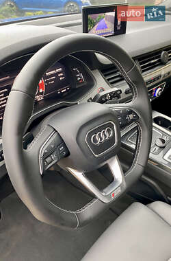 Внедорожник / Кроссовер Audi SQ7 2016 в 