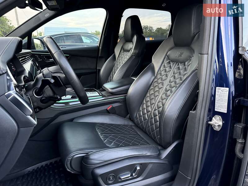 Внедорожник / Кроссовер Audi SQ7 2020 в Луцке