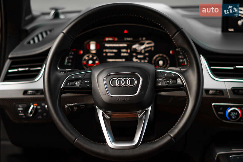 Внедорожник / Кроссовер Audi SQ7 2017 в Киеве