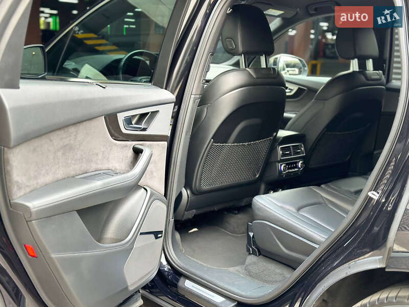 Позашляховик / Кросовер Audi SQ7 2018 в Києві