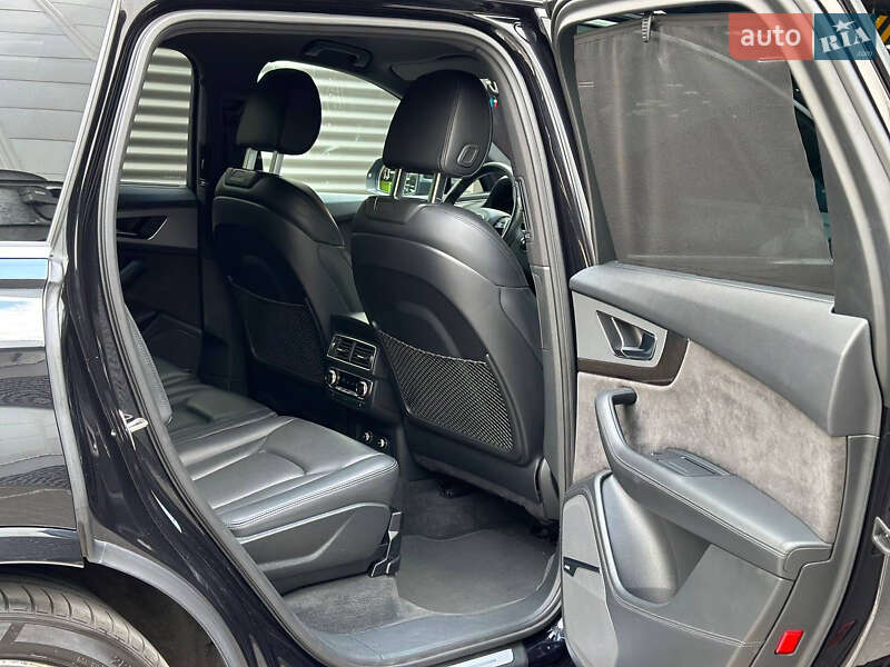Позашляховик / Кросовер Audi SQ7 2018 в Києві