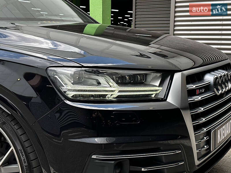 Позашляховик / Кросовер Audi SQ7 2018 в Києві