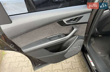 Внедорожник / Кроссовер Audi SQ7 2017 в 