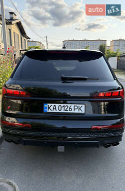 Позашляховик / Кросовер Audi SQ7 2024 в 
