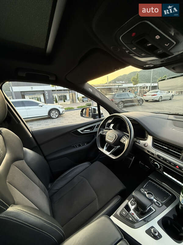 Внедорожник / Кроссовер Audi SQ7 2017 в Хусте
