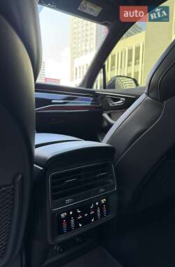 Внедорожник / Кроссовер Audi SQ7 2022 в 