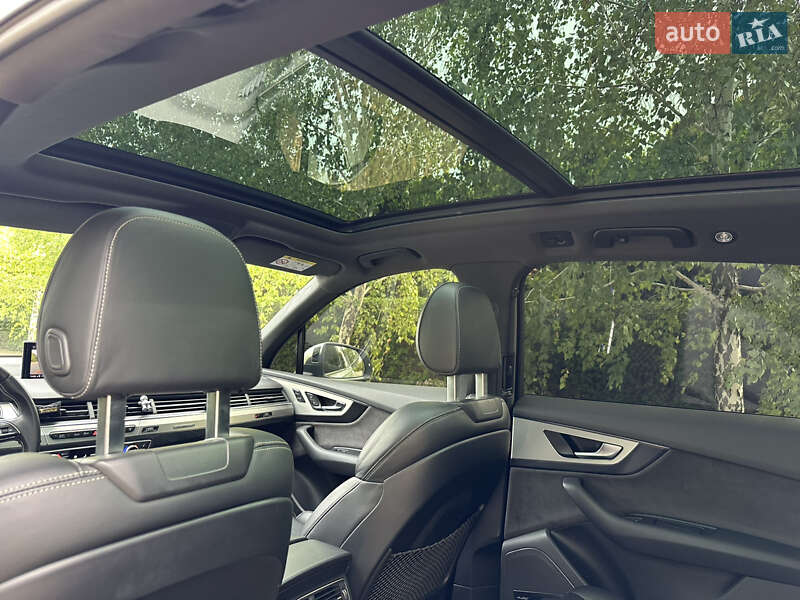 Внедорожник / Кроссовер Audi SQ7 2018 в Одессе