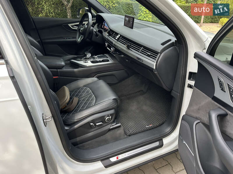 Внедорожник / Кроссовер Audi SQ7 2018 в Одессе