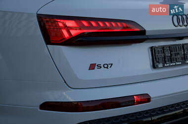 Позашляховик / Кросовер Audi SQ7 2024 в 